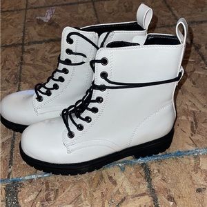 Women’s white boots